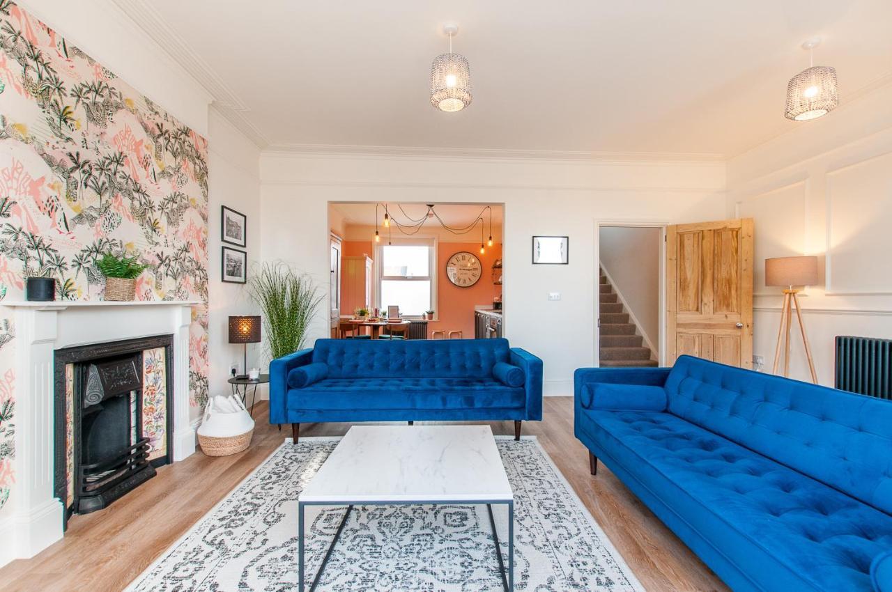 Queen Palm - - 3 Mins Walk To Apartment