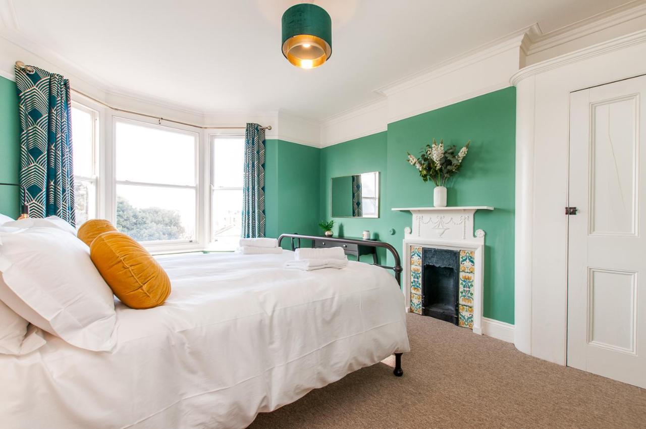 Queen Palm - - 3 Mins Walk To