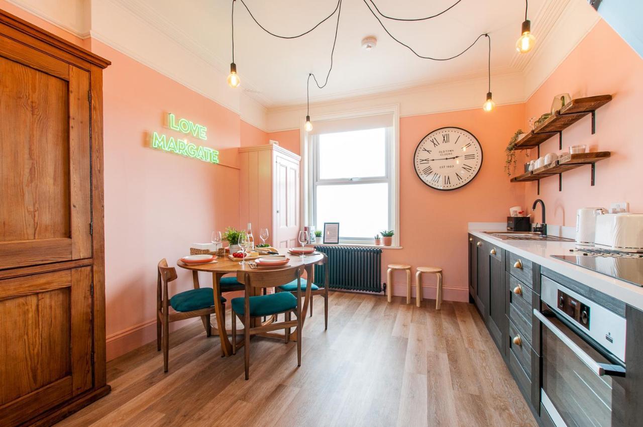 Queen Palm - - 3 Mins Walk To Apartment Margate