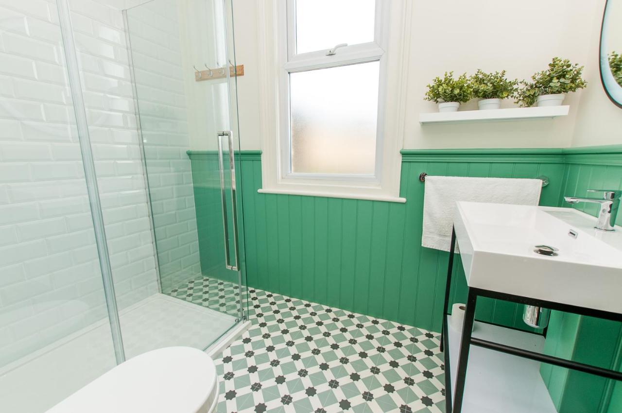 Queen Palm - - 3 Mins Walk To Margate