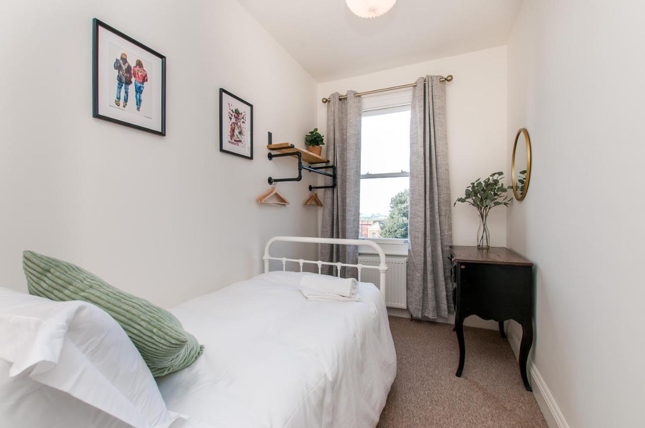 Queen Palm - - 3 Mins Walk To Margate